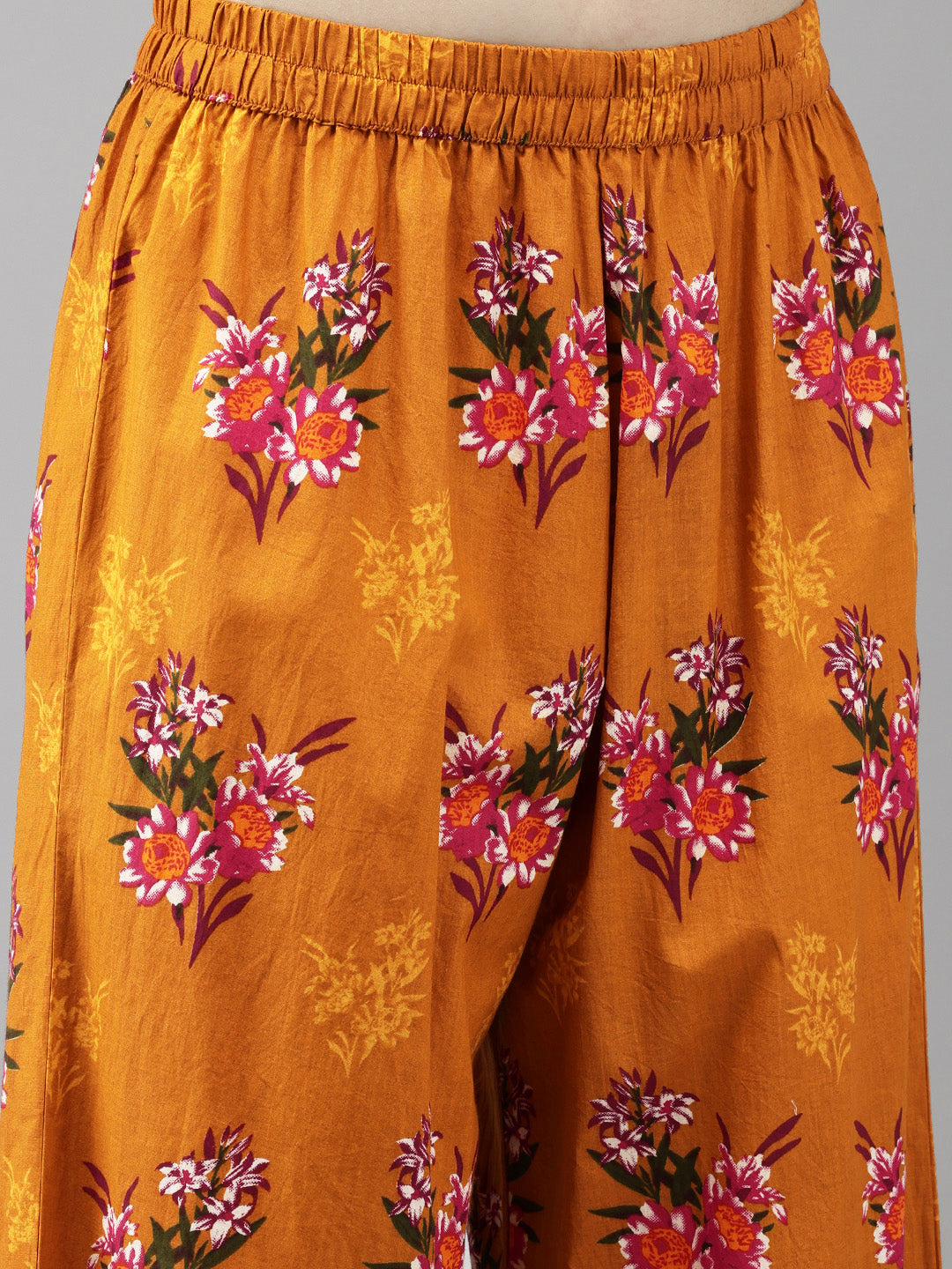 Vedic Women Printed Straight Kurta Pant