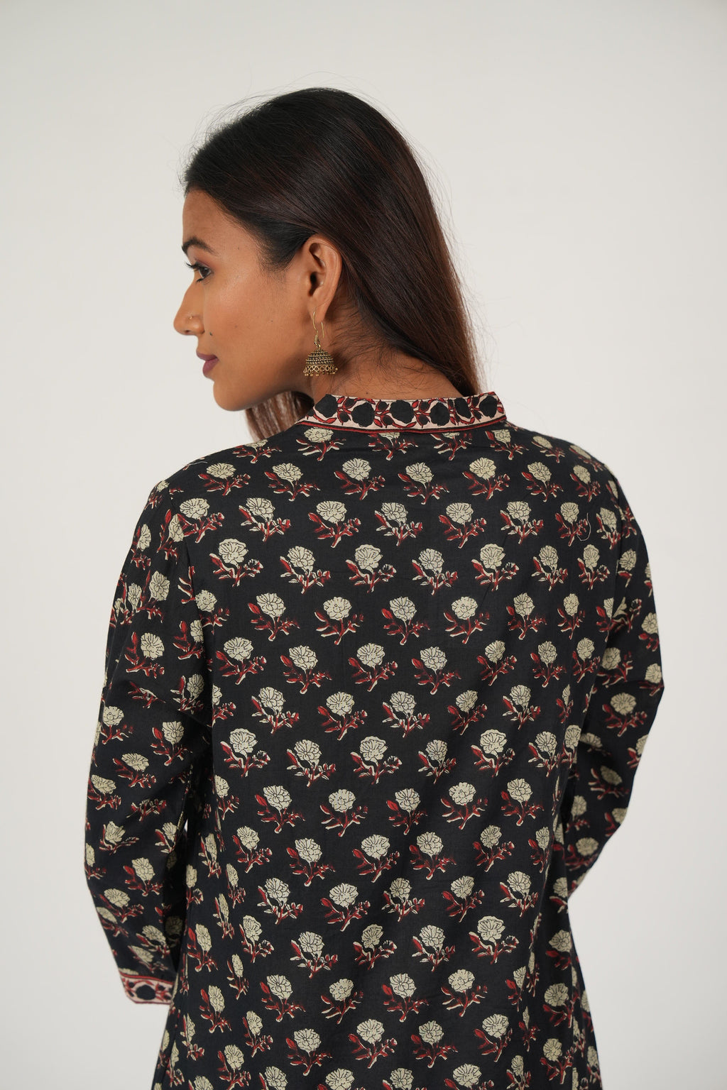 Vedic elegant kurta(Black).