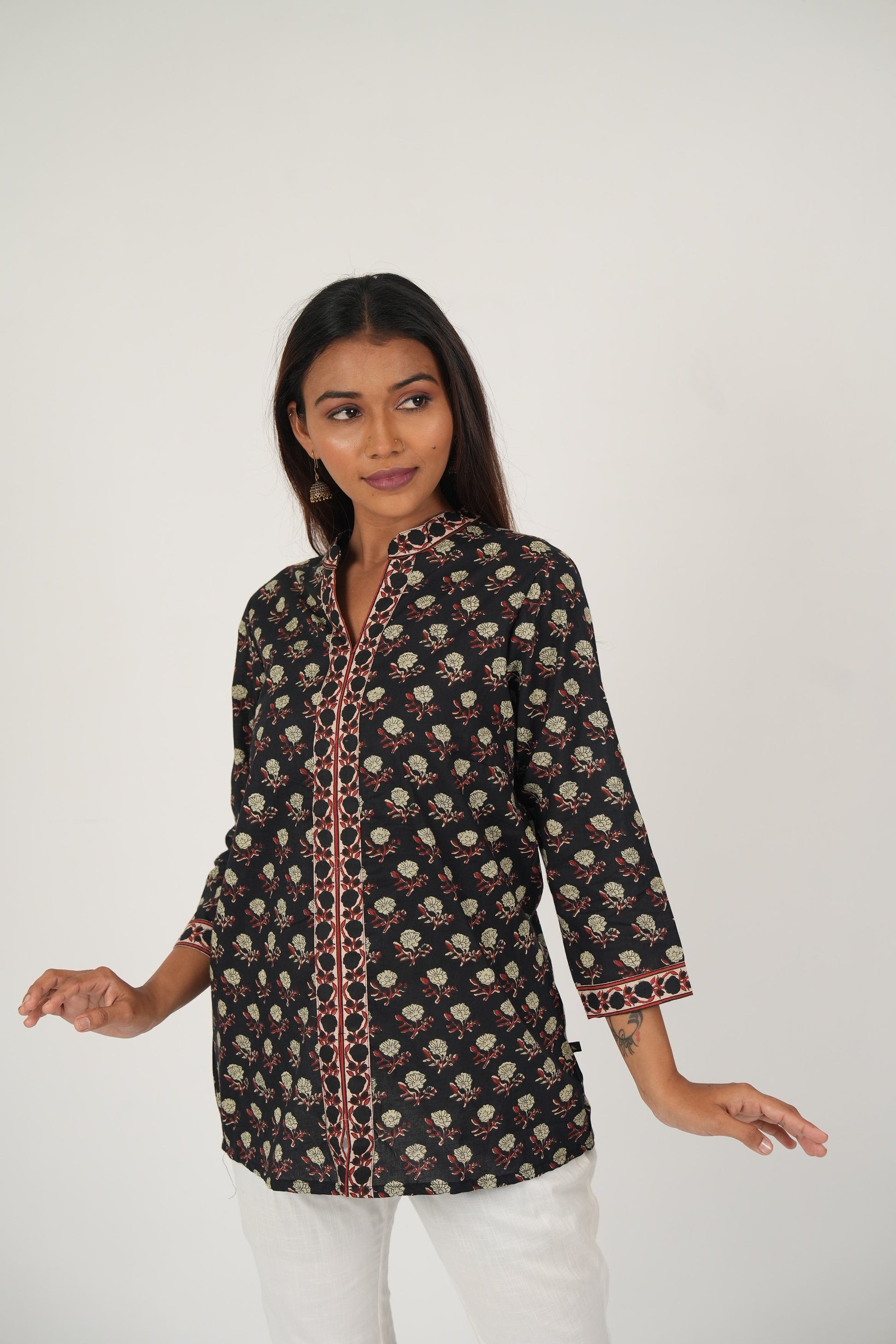 Vedic elegant kurta(Black).
