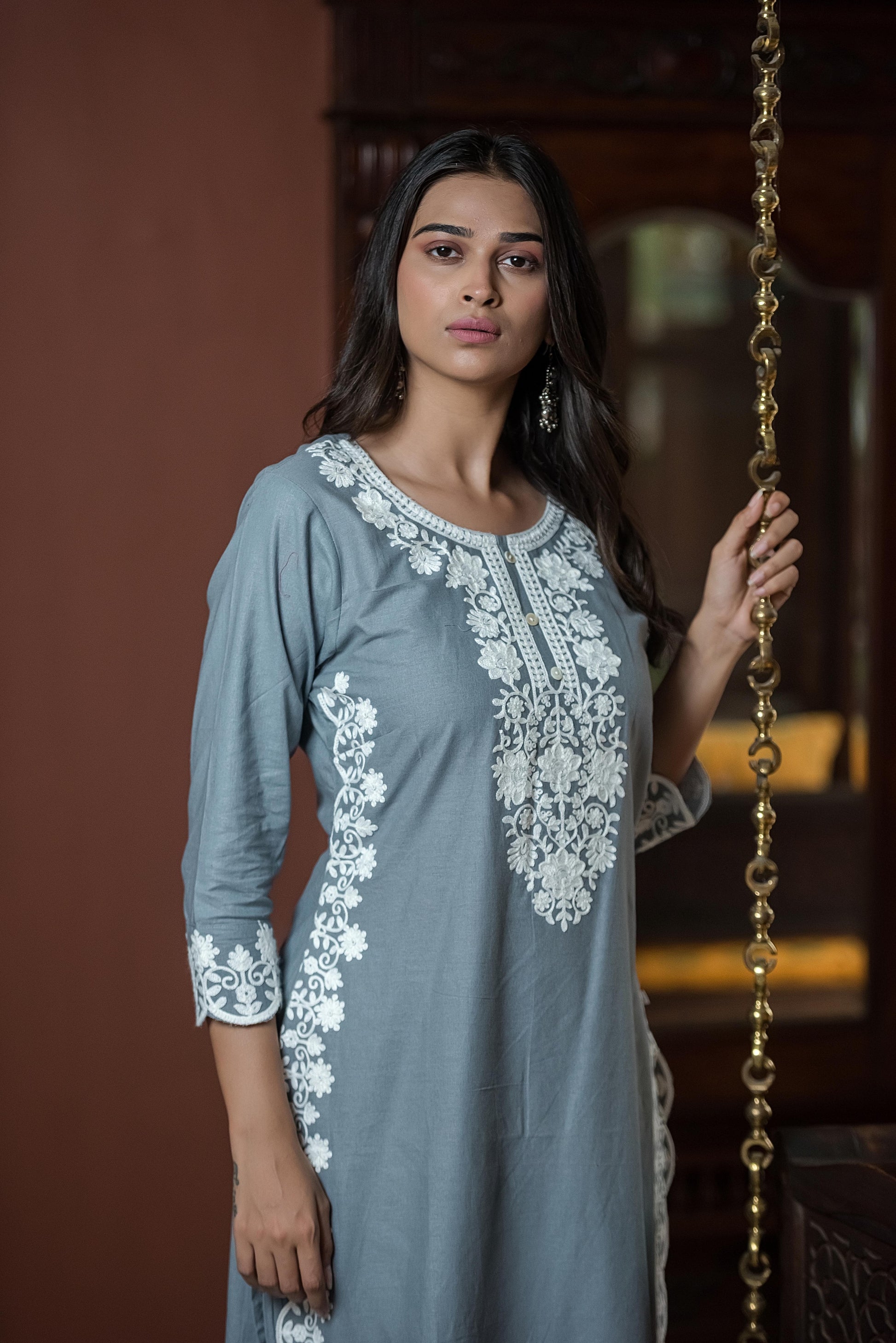 Elegant embroidered straight kurta  set (Grey)