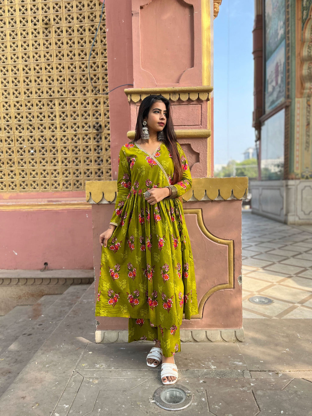 Vedic Ethnic Motifs Green Straight kurta pant - Vedic Apparel Private Limited