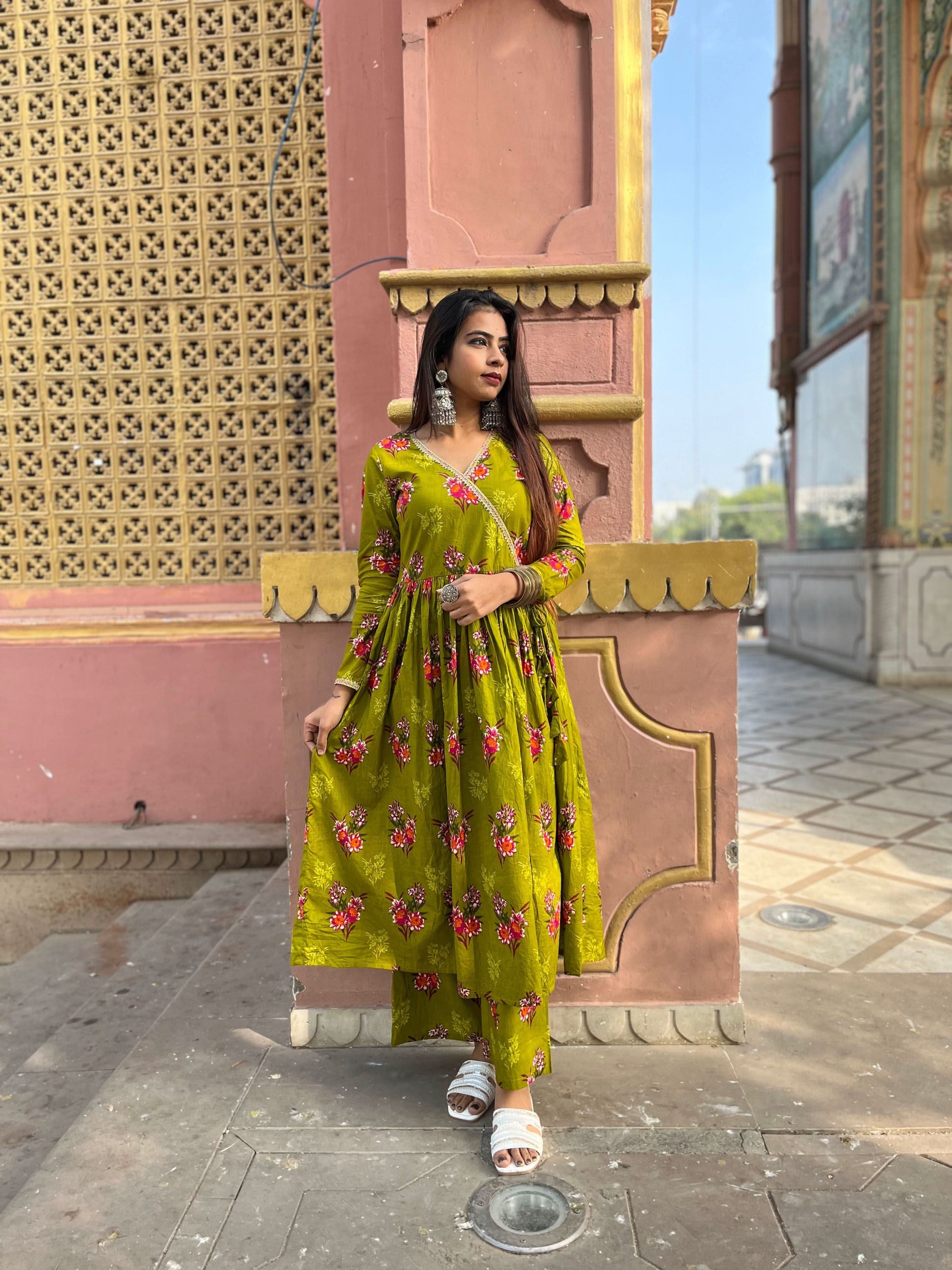 Vedic Ethnic Motifs Green Straight kurta pant - Vedic Apparel Private Limited