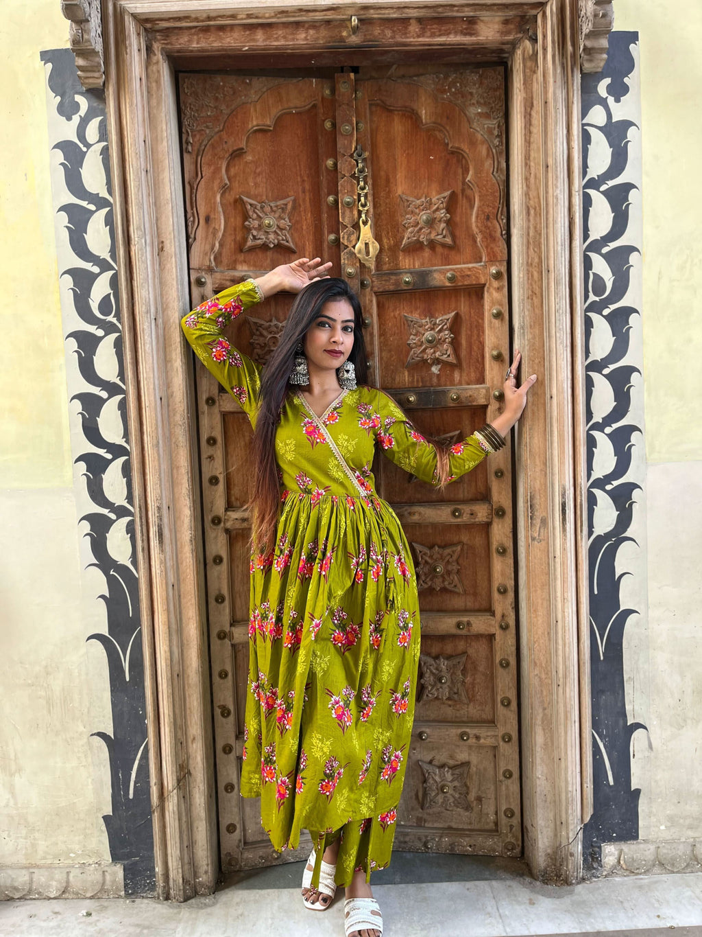 Vedic Ethnic Motifs Green Straight kurta pant - Vedic Apparel Private Limited