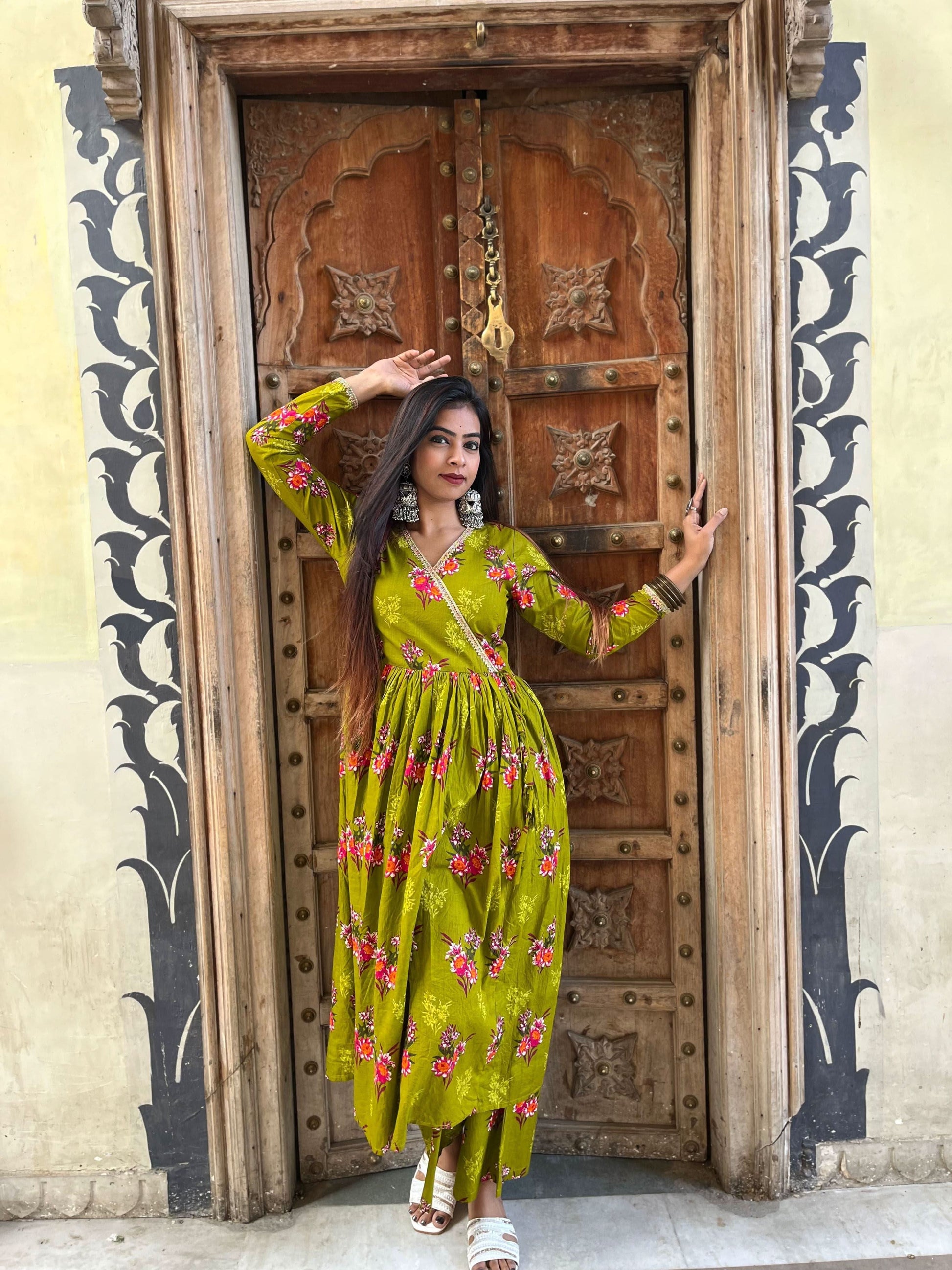 Vedic Ethnic Motifs Green Straight kurta pant - Vedic Apparel Private Limited