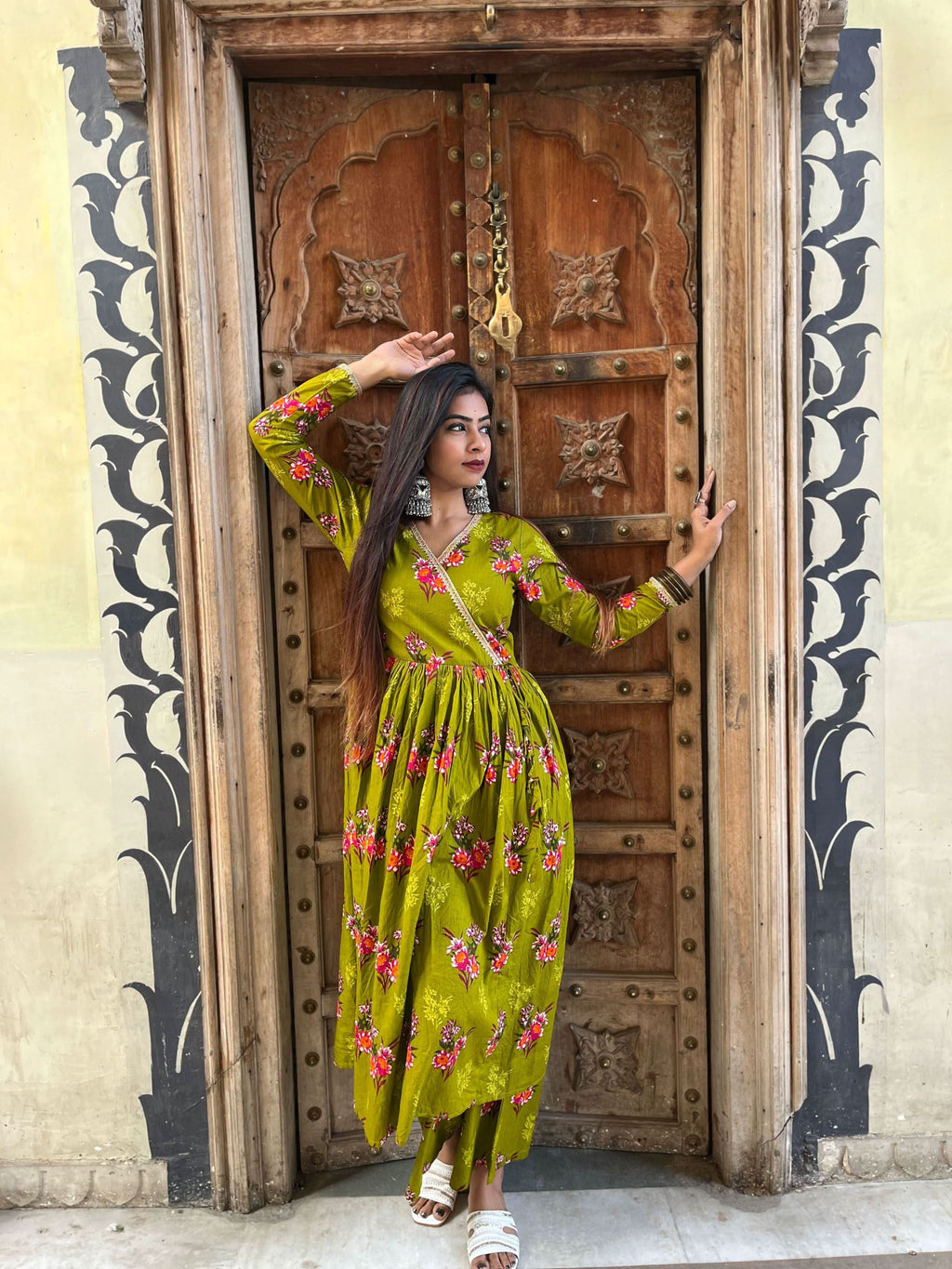 Vedic Ethnic Motifs Green Straight kurta pant - Vedic Apparel Private Limited