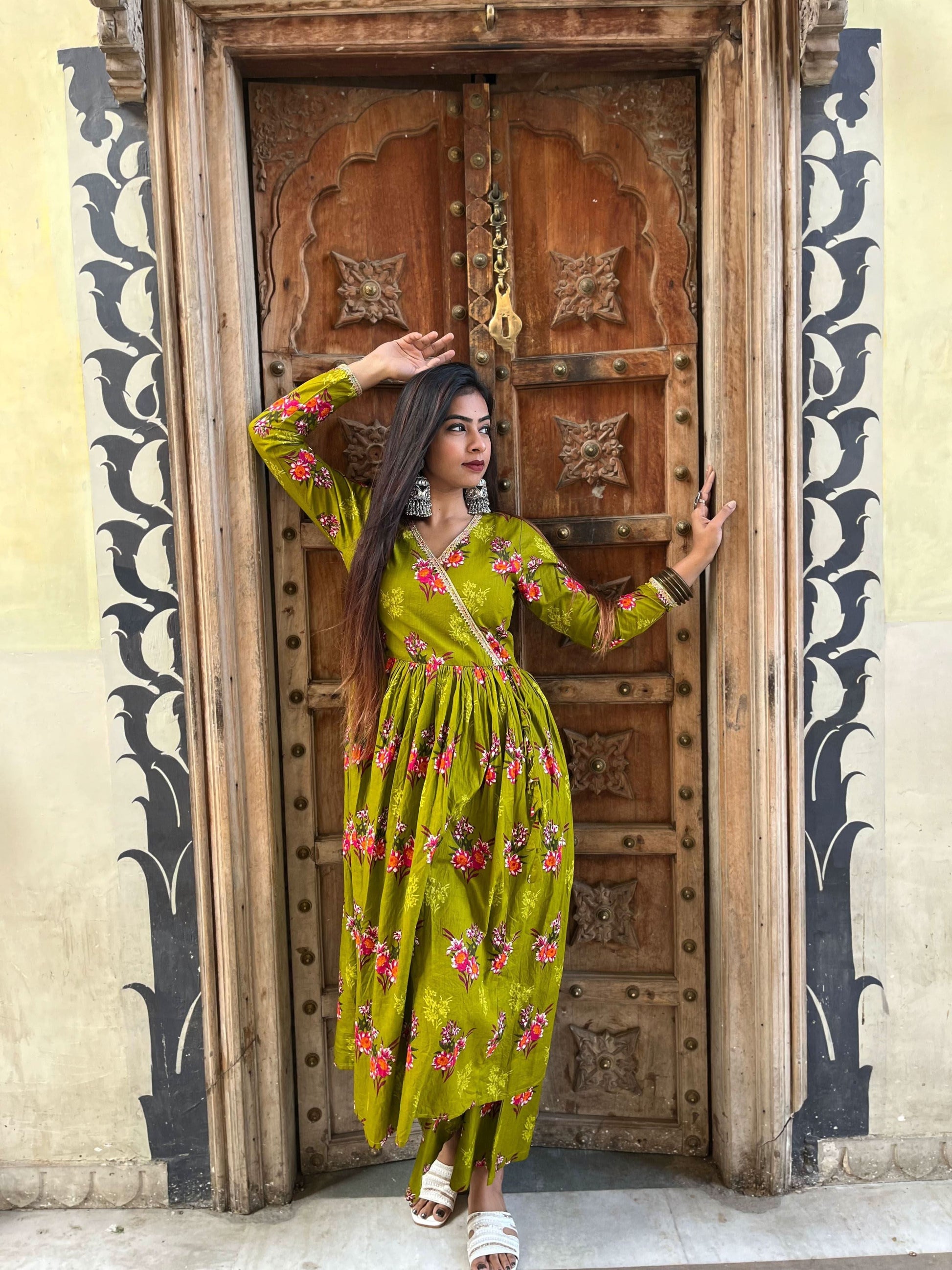 Vedic Ethnic Motifs Green Straight kurta pant - Vedic Apparel Private Limited