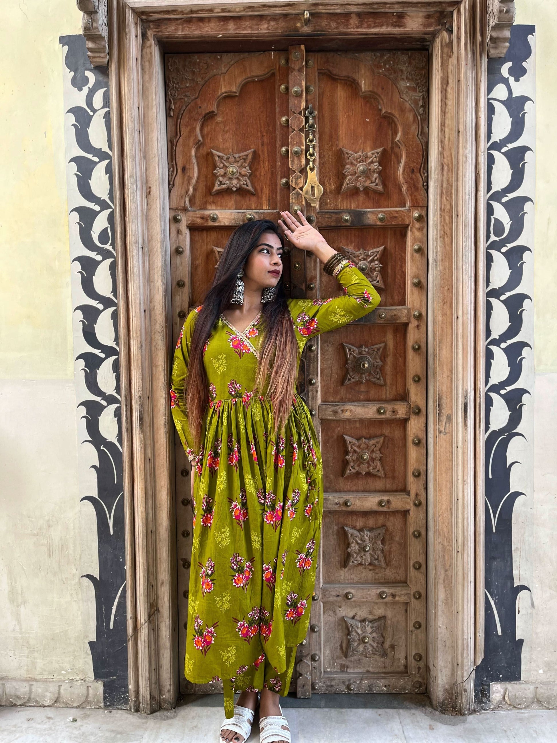 Vedic Ethnic Motifs Green Straight kurta pant - Vedic Apparel Private Limited