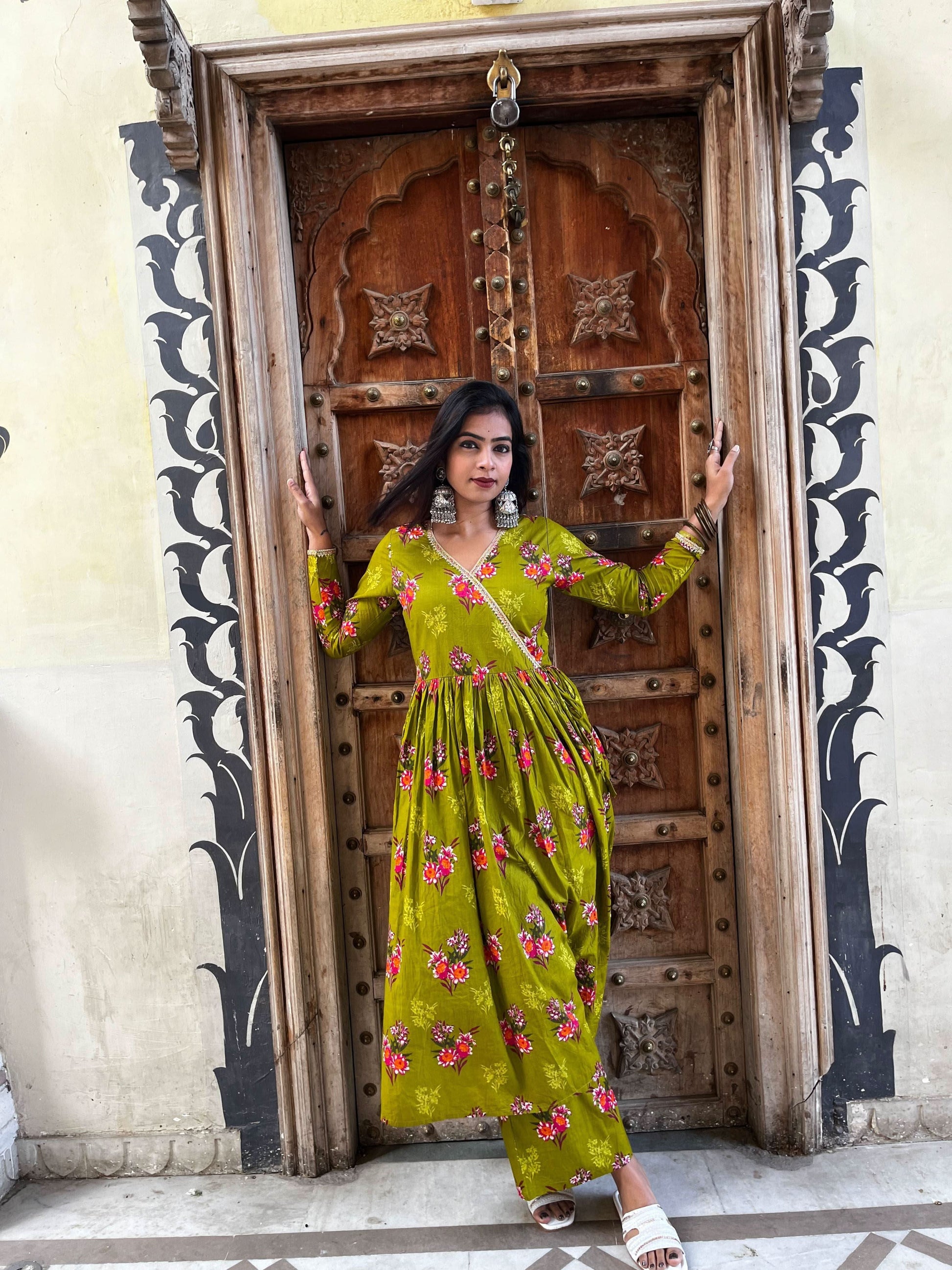 Vedic Ethnic Motifs Green Straight kurta pant - Vedic Apparel Private Limited