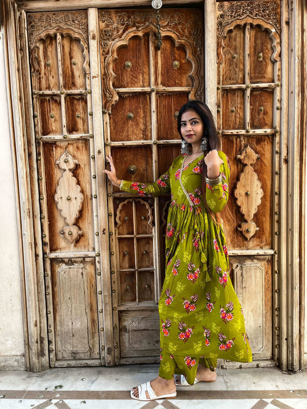 Vedic Ethnic Motifs Green Straight kurta pant - Vedic Apparel Private Limited