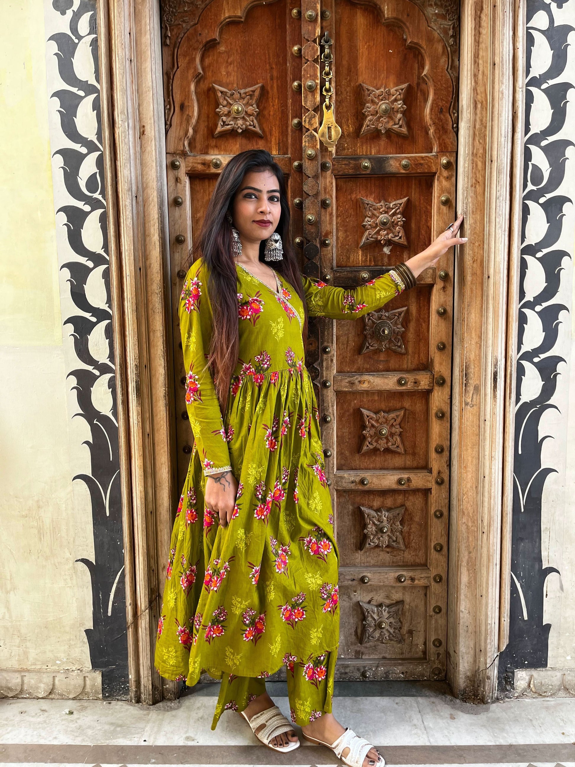 Vedic Ethnic Motifs Green Straight kurta pant - Vedic Apparel Private Limited