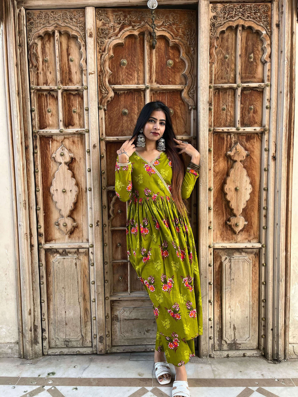 Vedic Ethnic Motifs Green Straight kurta pant - Vedic Apparel Private Limited