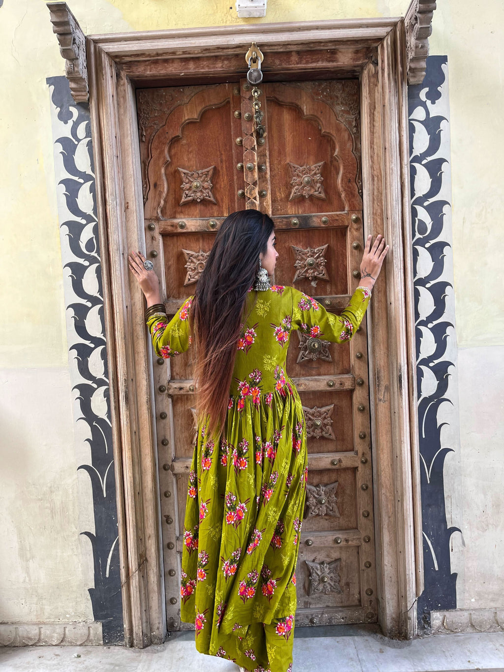 Vedic Ethnic Motifs Green Straight kurta pant - Vedic Apparel Private Limited