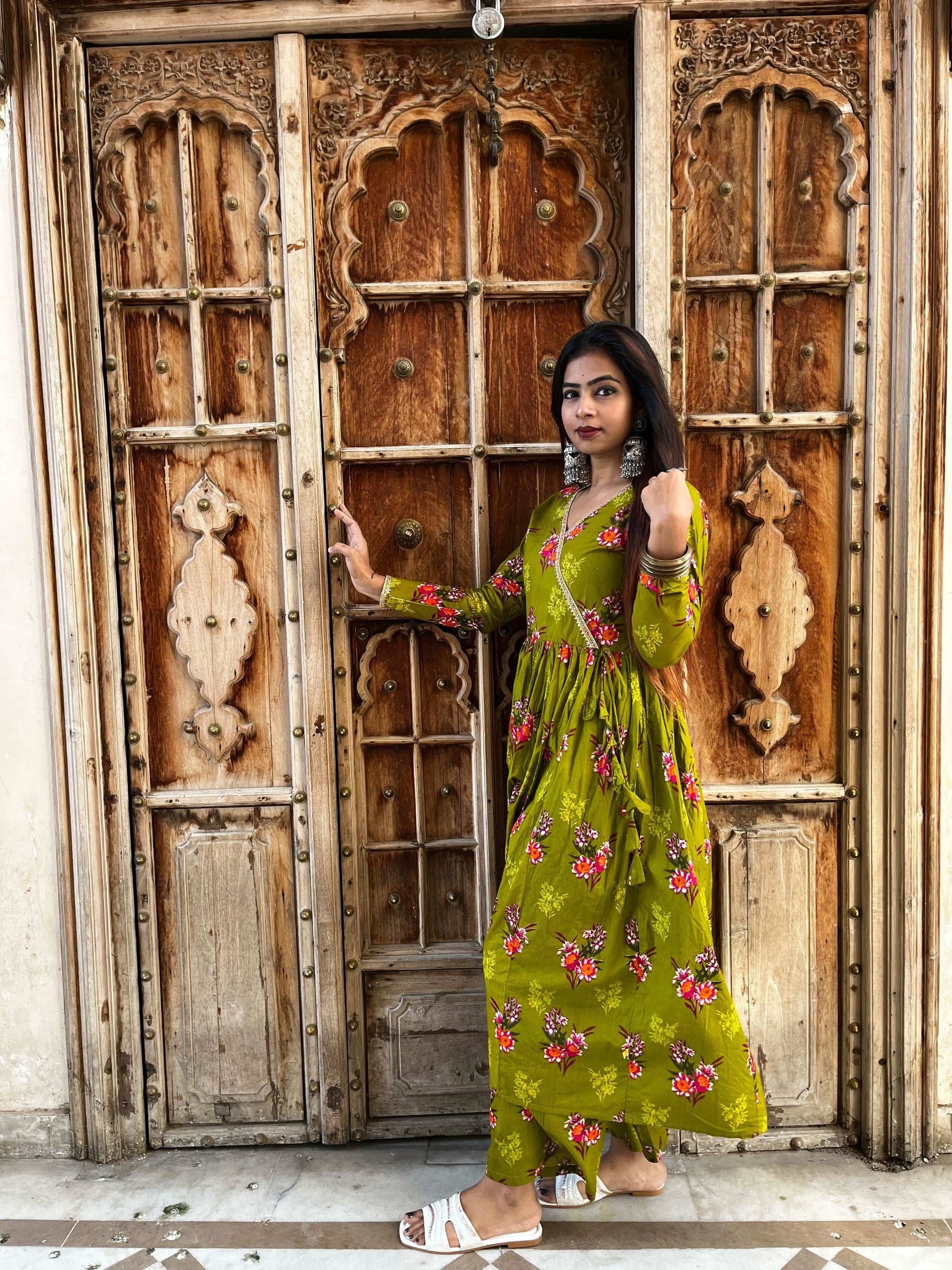 Vedic Ethnic Motifs Green Straight kurta pant - Vedic Apparel Private Limited